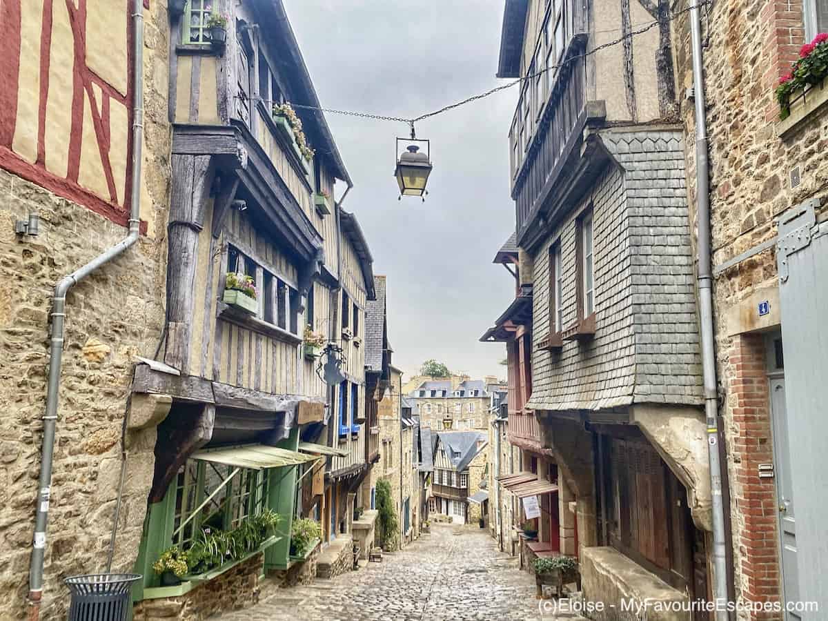 Lire la suite à propos de l’article Que faire à Dinan : itinéraire d’une journée autour du port et de la vieille ville