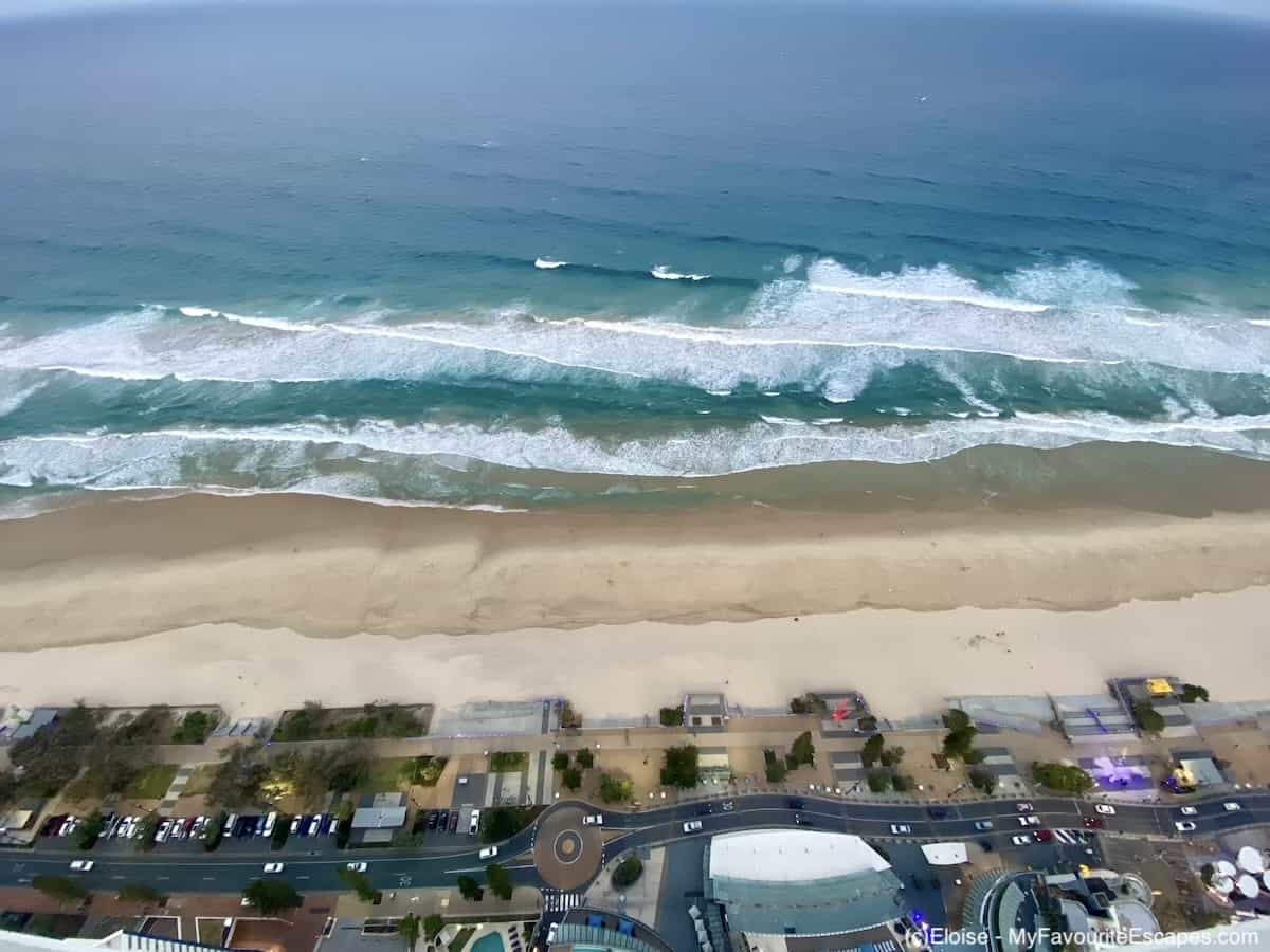 Read more about the article Broadbeach vs Surfers Paradise: Choosing your Gold Coast getaway